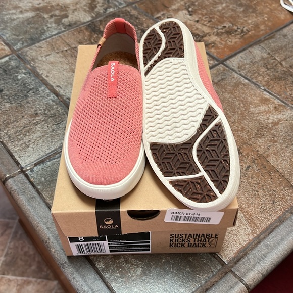 New in box Saola Virunga slip on sneakers in Faded Rose, size 8 - Picture 3 of 4
